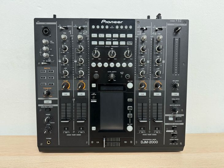 Pioneer DJM-2000 - Imagen por defecto