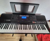 Yamaha PSR E453 en perfecto estado con accesorios.
 - Imagen