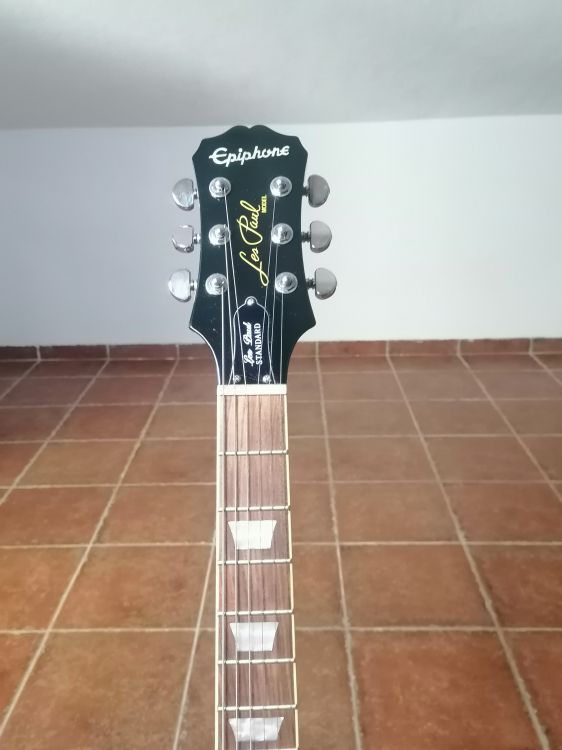 Vendo guitarra Epiphone LesPaul, funda y amplifica - Imagen3