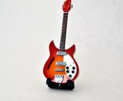 Guitarra Miniatura. Mod. Tom Petty. 15,8 cm - Imagen