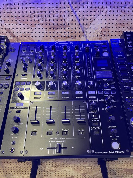 2x Pioneer DJ CDJ-2000NXS2 y 1x DJM-900NX2 - Bild3