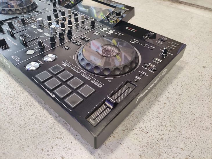 Pioneer DJ XDJ-RX2 + Flightcase - Immagine4