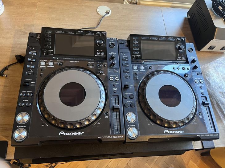 a pair of pioneer cdj 2000 nexus - Bild4