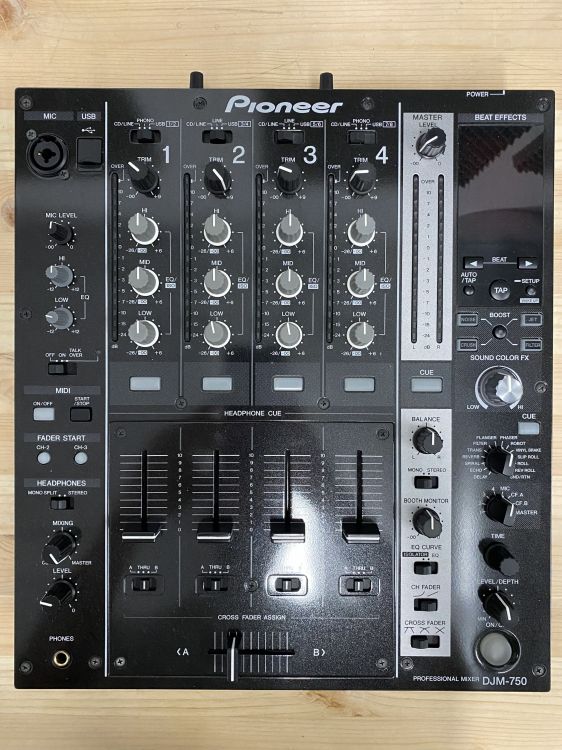Pioneer DJM-750 - Imagen por defecto