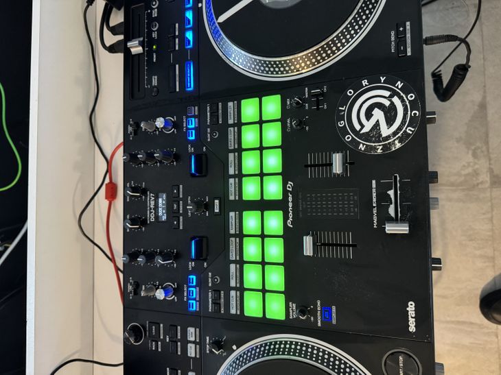 Pioneer DDJ REV7 - Imagen3