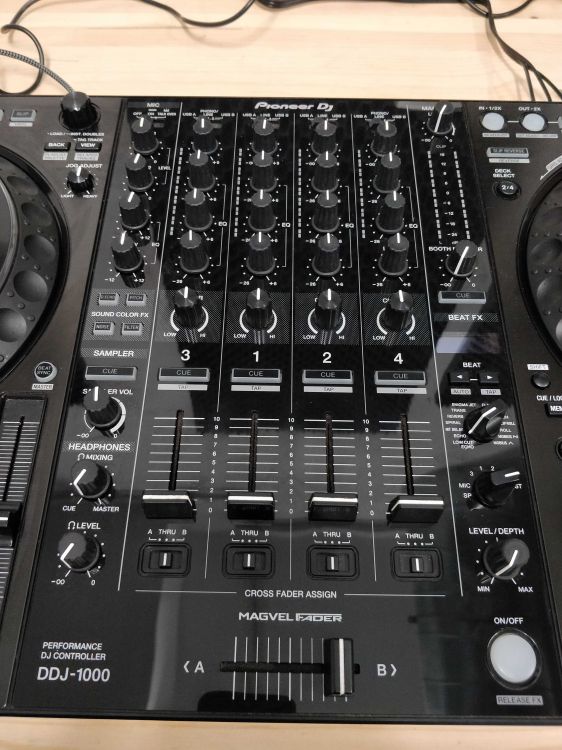Pioneer DJ DDJ 1000 - Imagen3