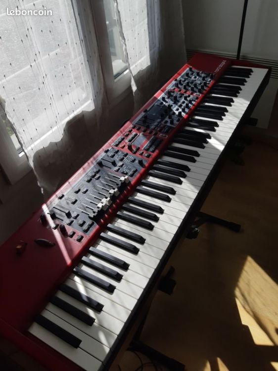 Nord Stage 4 88 + Case - Imagen por defecto