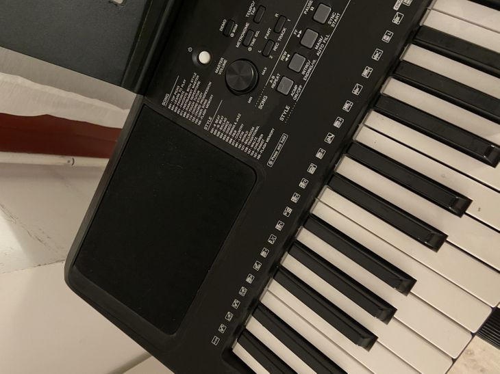 Synthétiseur Yamaha YPT-360 - Imagen4