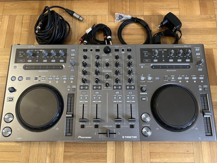 Controladora Pioneer DDJT1 - Imagen por defecto