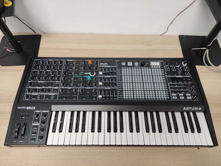 Arturia MatrixBrute Noir - Imagen por defecto