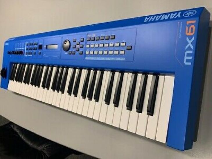Yamaha MX61 61 Key Synthesizer Keyboard - Imagen por defecto