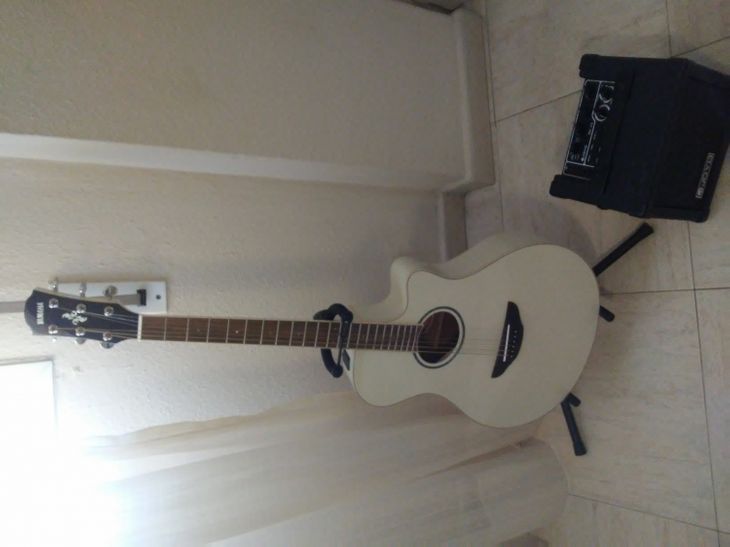 Guitarra yamaha APX600 vintage withe - Imagen6