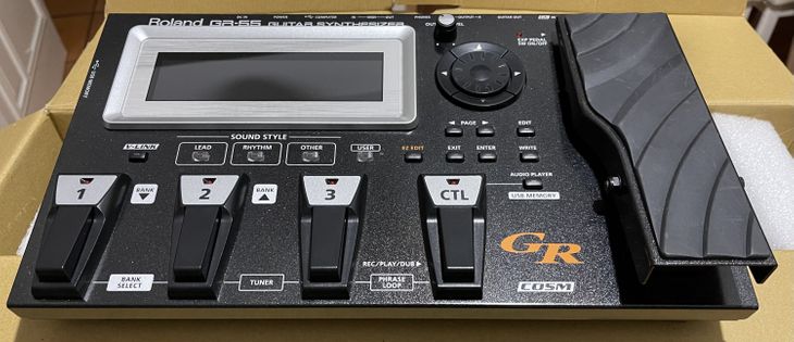 Roland GR-55 Guitar Bass Synthesizer - Image3