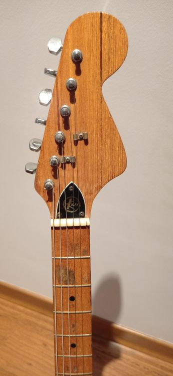 Antigua guitarra eléctrica Stratocaster - Imagen3