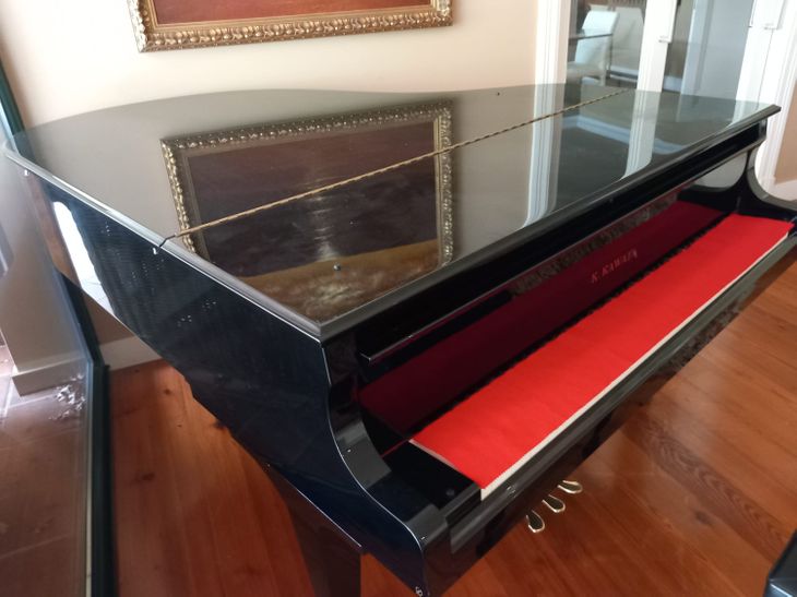 Piano de cola Kawai RX2 - Imagen por defecto