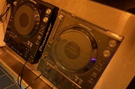 2 x Pioneer CDJ-850
 - Bild