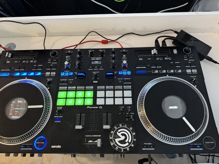 Pioneer DDJ REV7 - Imagen por defecto