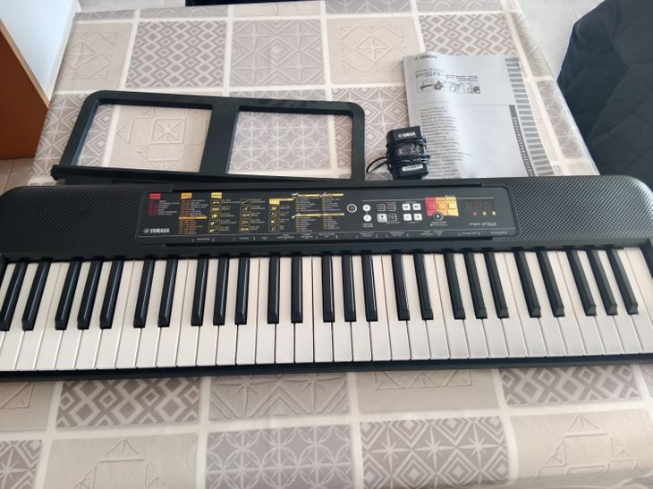 Yamaha PSR-F52 - Teclado digital - Imagen por defecto