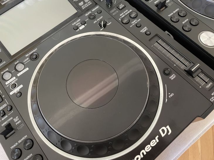 a pair of pioneer cdj 2000 nxs2 - Imagen6