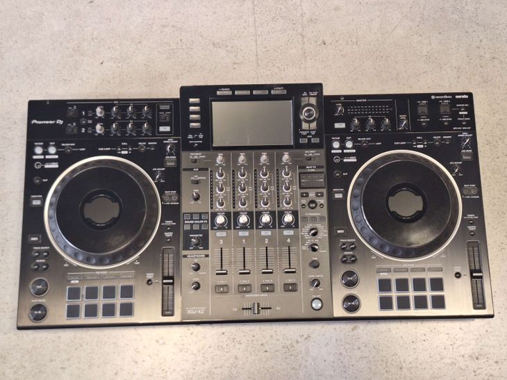 Pioneer DJ XDJ-XZ - Imagen por defecto