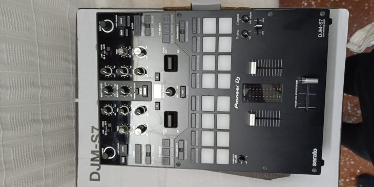 Vendo Mixer Pioneer DJM-S7 - Imagen por defecto