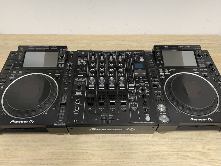 Pioneer DJ DJM900NXS2 + 2x CDJ2000NXS2 - Imagen por defecto