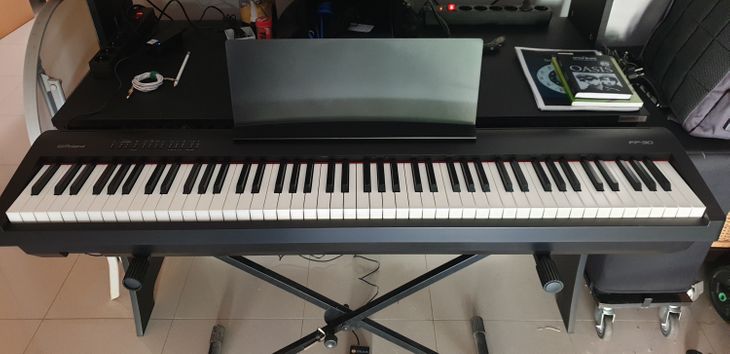 piano Roland FP 30 BK - Imagen por defecto