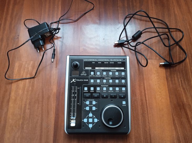 Controlador DAW Behringer X-Touch One - Imagen2