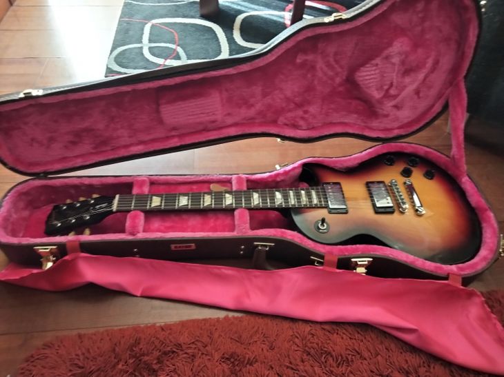 Guitarra Gibson Les Paul studio del año 2008 - Imagen por defecto