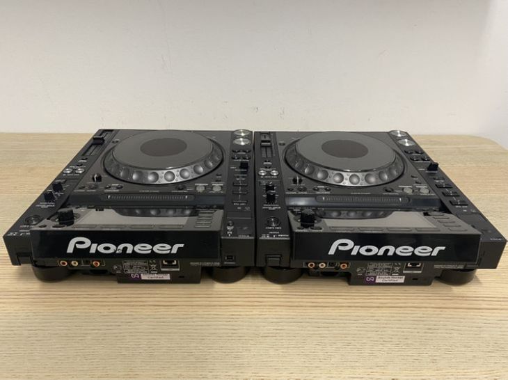 2x Pioneer CDJ-2000NXS + deckasvers + flightcases - Immagine4