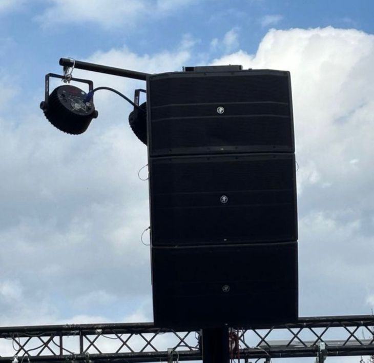 LINE ARRAY MACKIE 28.000WTS - Imagen3