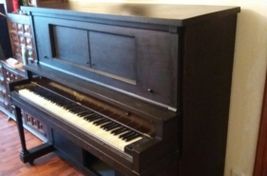 Piano vertical Milton fabricado entorno a 1920 - Immagine