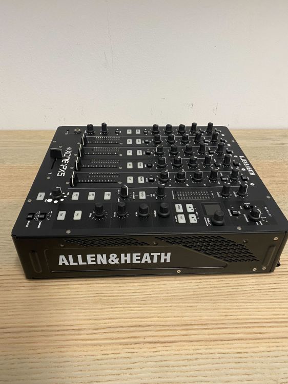 Allen and Heath Xone:PX5 con decksaver - Immagine3
