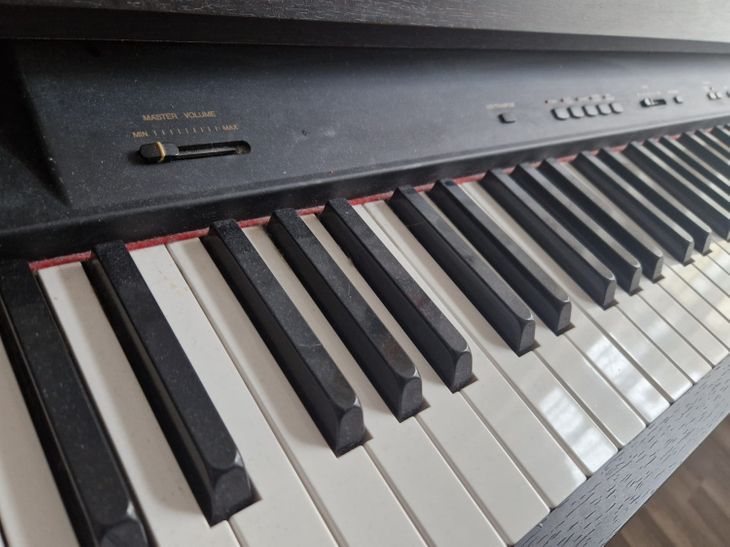 Yamaha Clavinova CLP 311 - Imagen por defecto