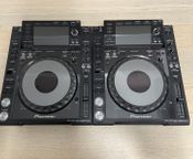 2x Pioneer CDJ-2000 Nexus
 - Bild