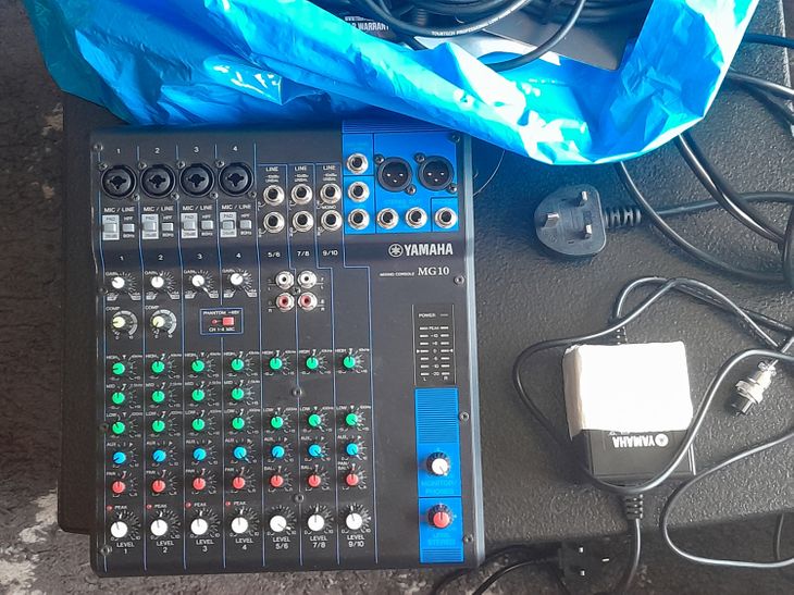 synthesizer, DJ and PA equipment - Imagen2