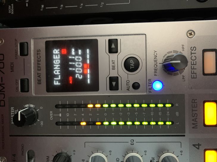 Pioneer DJM-700 (Plateada) - Image3