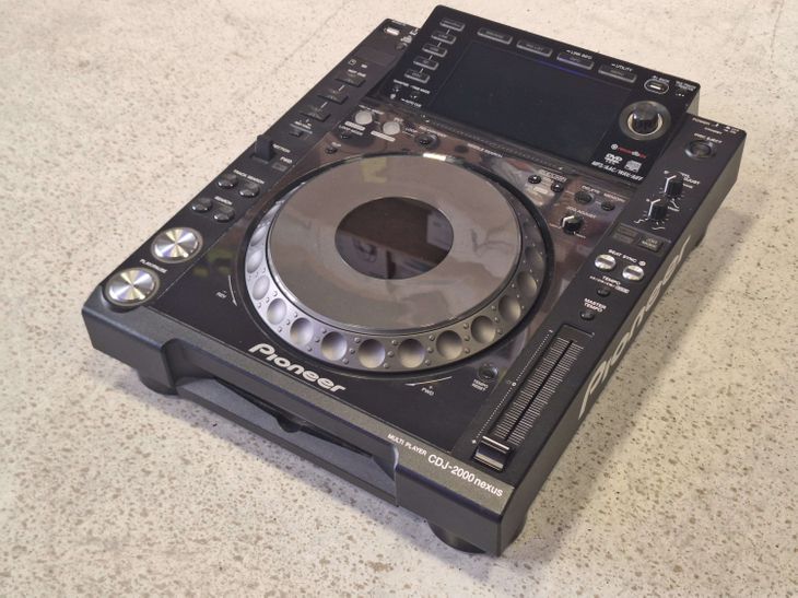 Pioneer CDJ-2000 Nexus + flightcase + decksaver - Imagen5