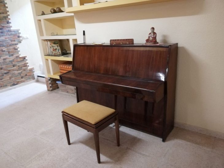 Vendo piano con poco uso - Imagen por defecto