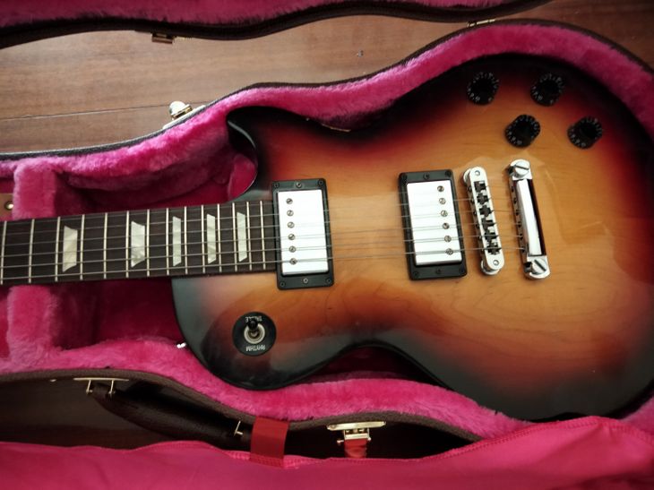 Guitarra Gibson Les Paul studio del año 2008 - Imagen2