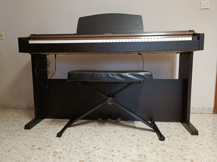 Piano Digital Roland HP101E - Imagen2